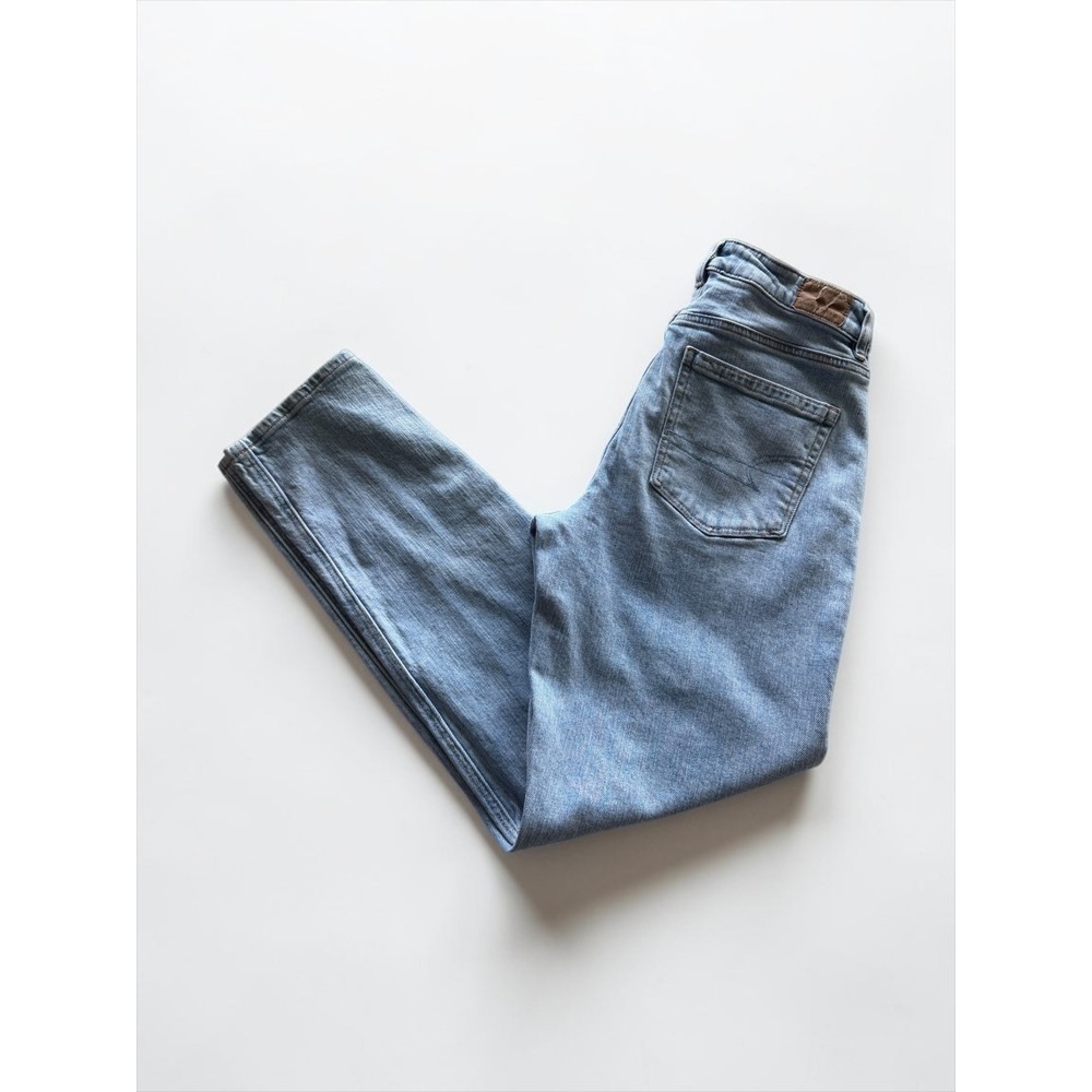 American Eagle Outfitters Straight Leg Jeans in Light Blue Wash